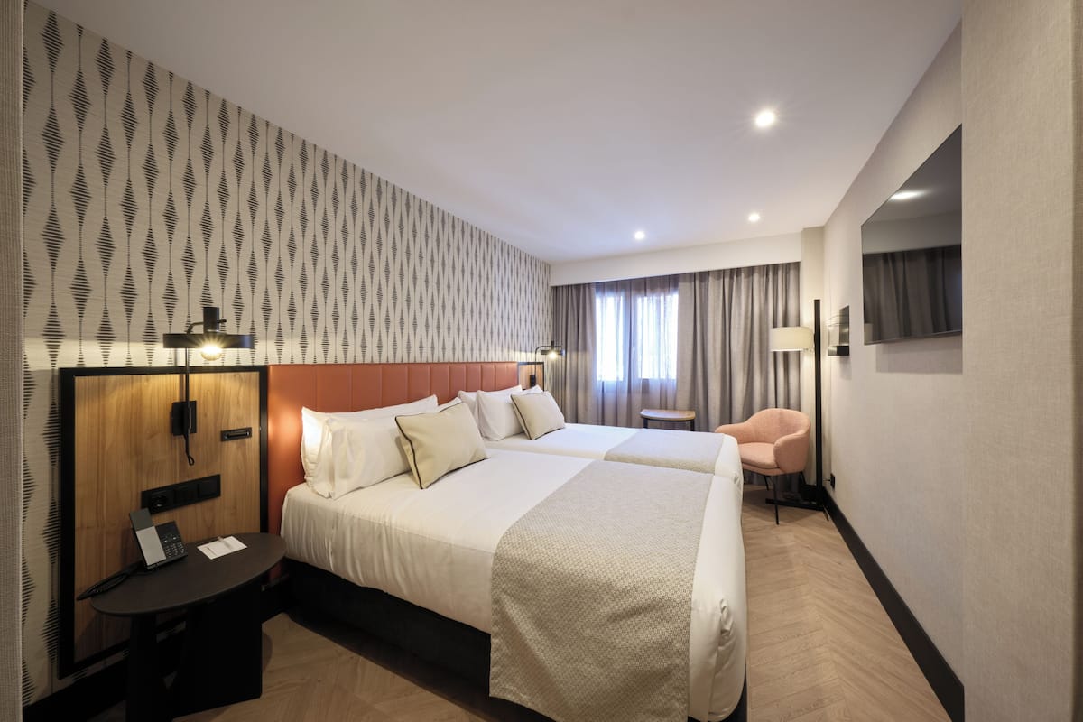 Minibar, in-room safe, desk, iron/ironing board