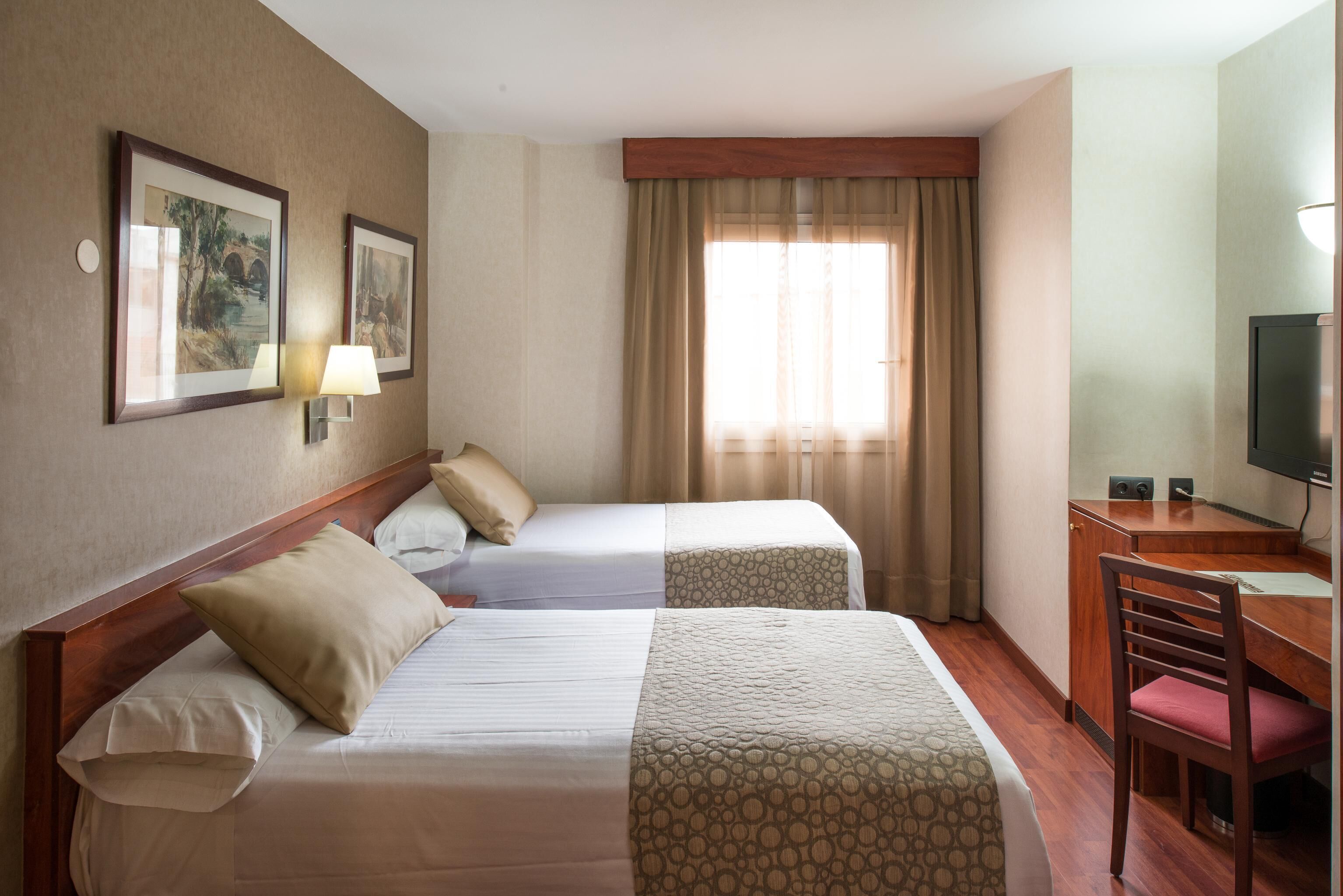 Minibar, in-room safe, desk, iron/ironing board
