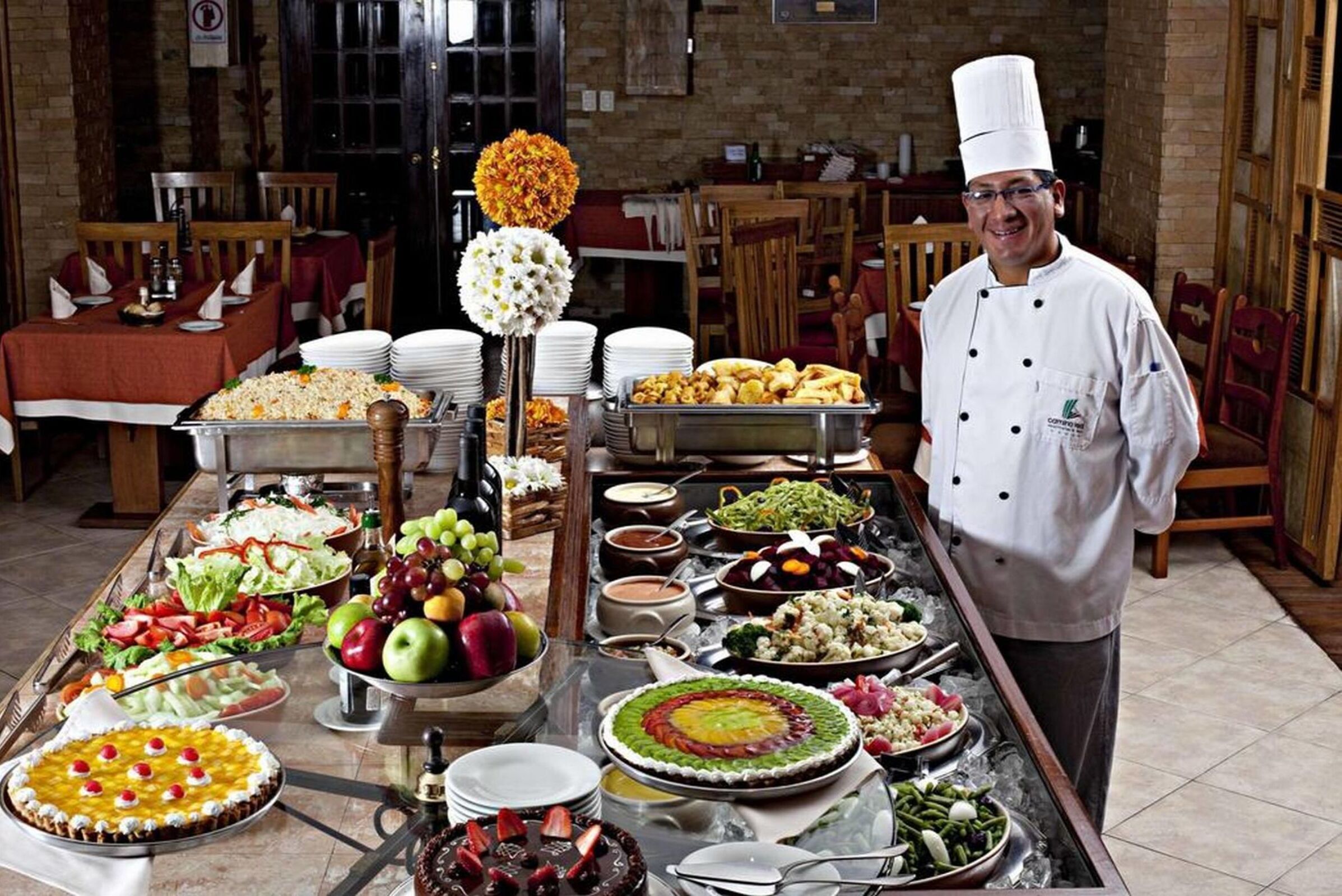 Breakfast, lunch, dinner served; international cuisine 