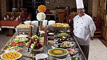 Breakfast, lunch, dinner served; international cuisine