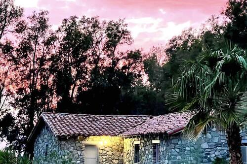 Villa Exclusive, letti multipli (Pickford Palms Estate C House, 6 mi f) | Ferro/asse da stiro, Wi-Fi gratuito, lenzuola