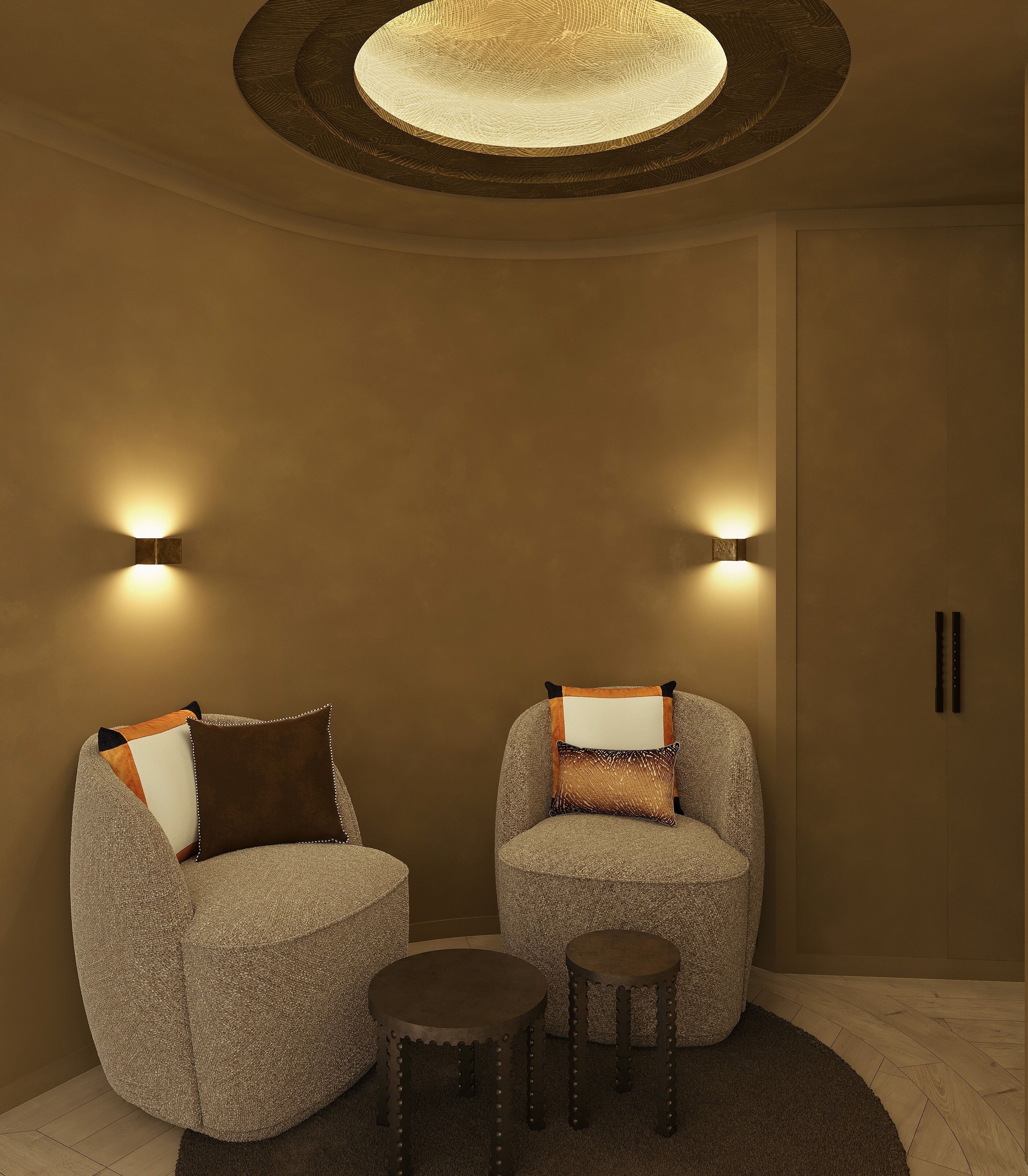 Dos sillones con cojines, una mesita redonda y dos luces fijadas a la pared en una habitación con un diseño de techo circular.
