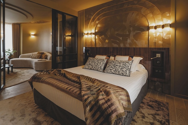 Junior kamer, 1 twee- of 2 eenpersoonsbedden, 1 slaapkamer | Luxe beddengoed, een minibar, een kluis op de kamer, geluiddichte muren