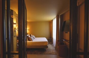 Junior kamer, 1 twee- of 2 eenpersoonsbedden, 1 slaapkamer | 1 slaapkamer, luxe beddengoed, een minibar, een kluis op de kamer