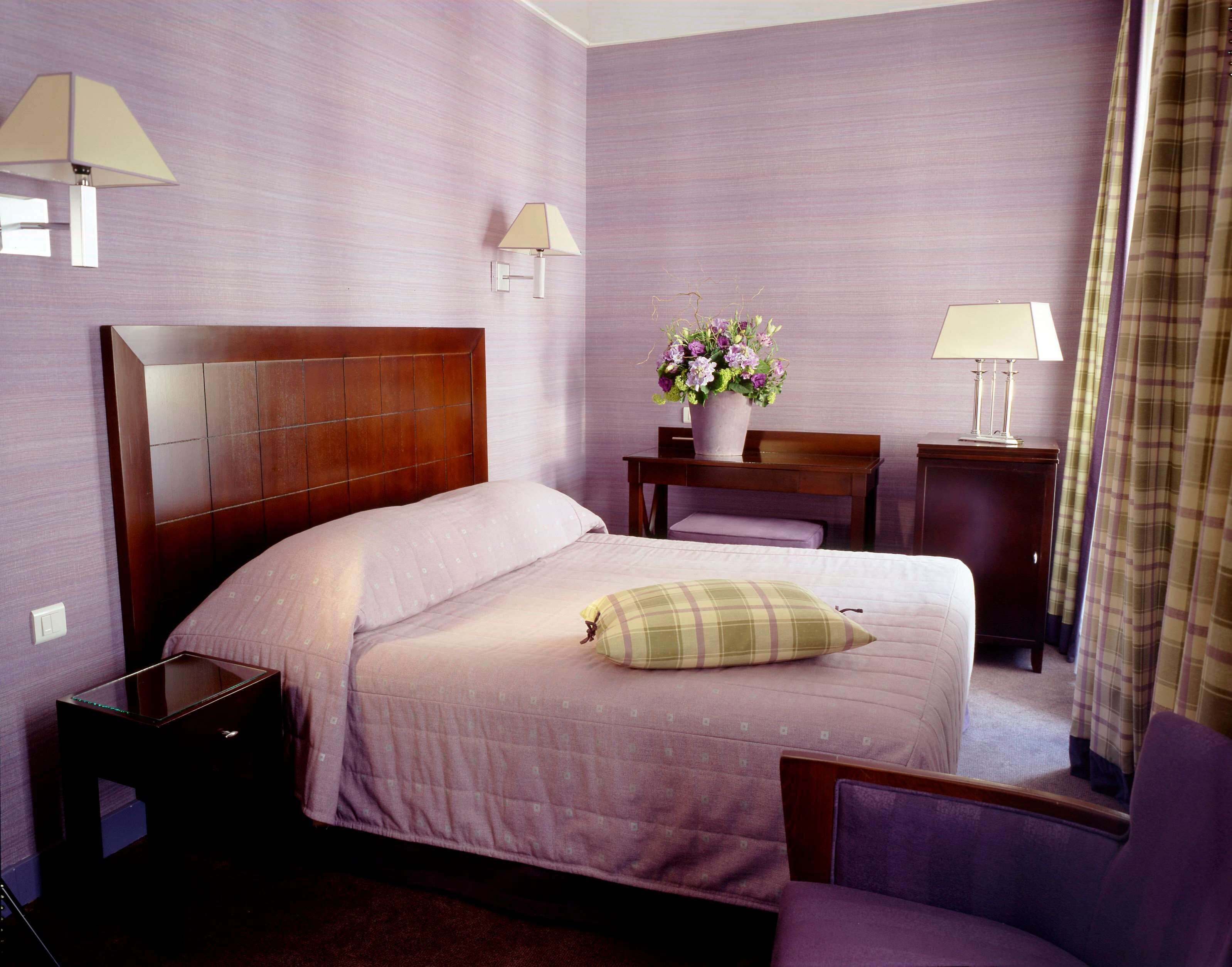 premium bedding, in-room safe, individually decorated, desk