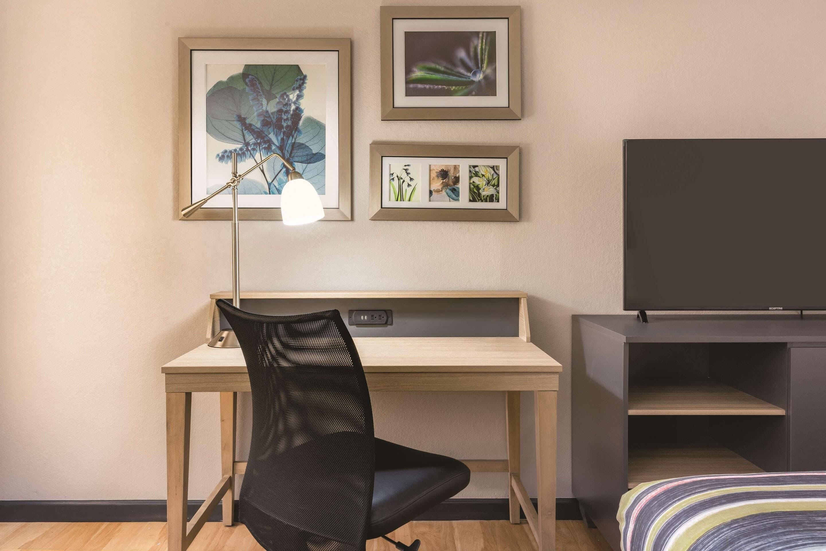 Photo - Country Inn & Suites by Radisson, North Little Rock, AR