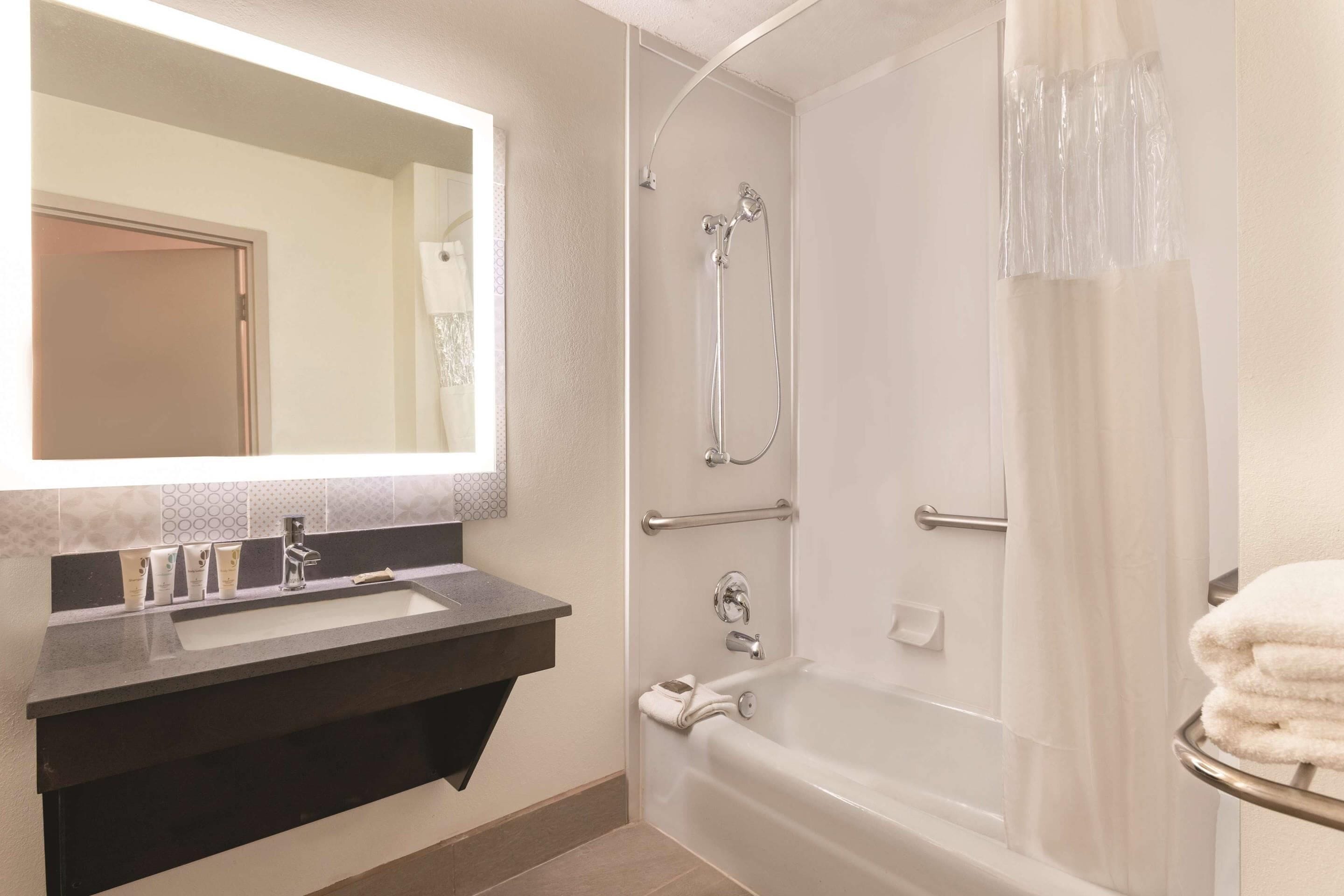 Photo - Country Inn & Suites by Radisson, North Little Rock, AR