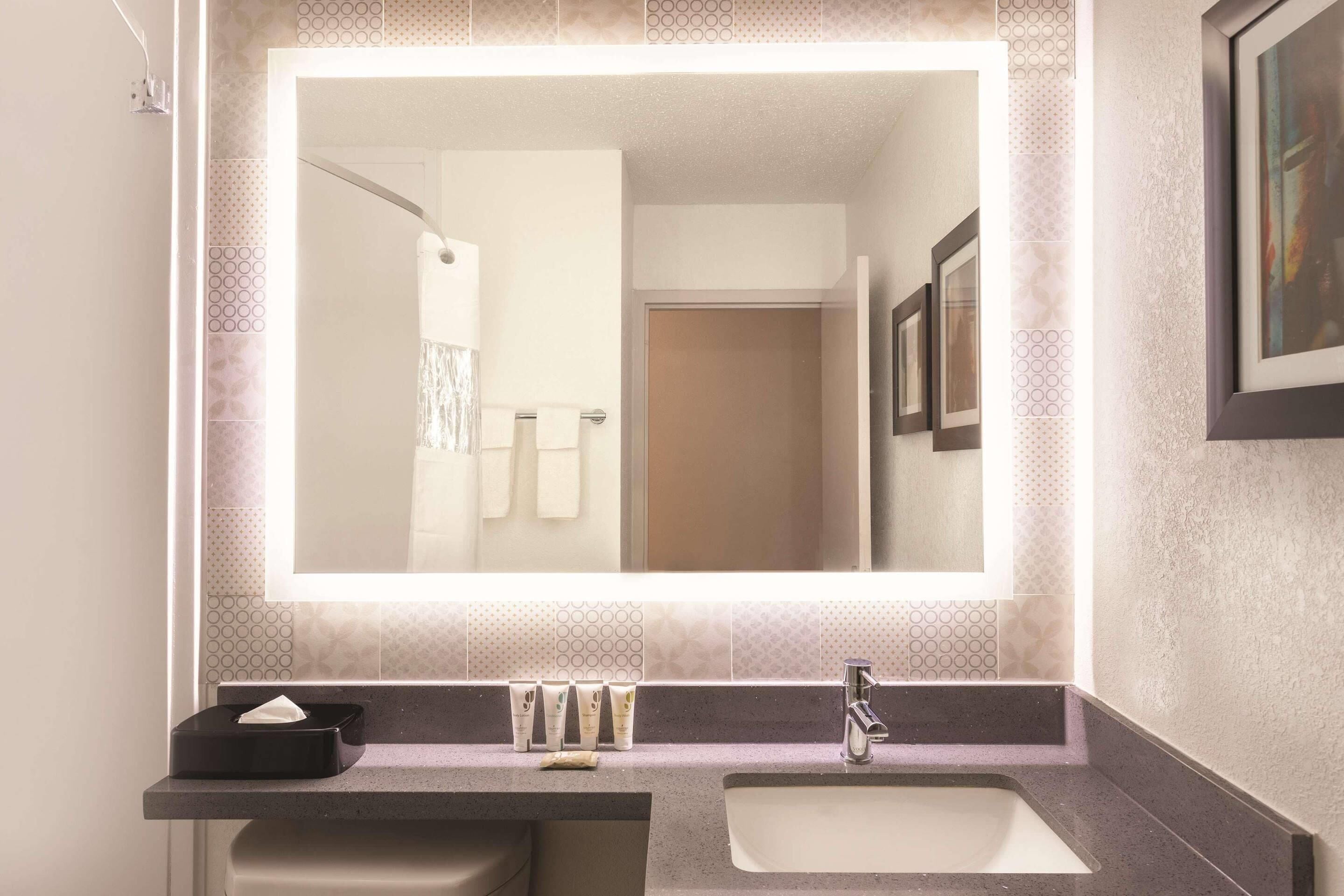 Photo - Country Inn & Suites by Radisson, North Little Rock, AR