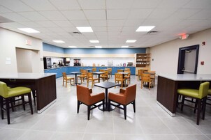 Desayuno bufé gratuito y diario