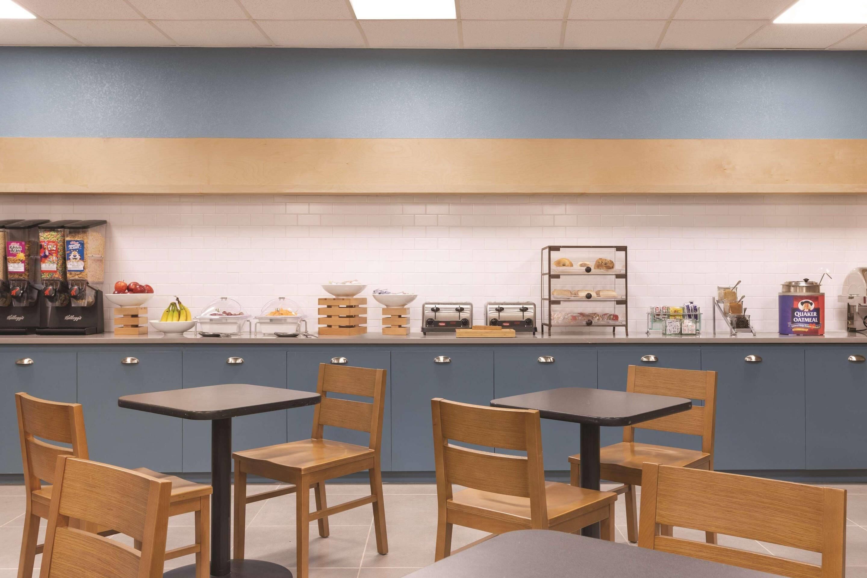 Photo - Country Inn & Suites by Radisson, North Little Rock, AR