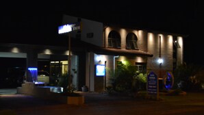 A building with a sign that reads "AAA ACADEMY" and a blue sign with white text. - Alabaster Motor Inn Taree (Taree)