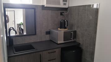 Deluxe Room, 1 Bedroom, Non Smoking, Pool View | Egyptian cotton sheets, premium bedding, pillow-top beds, desk