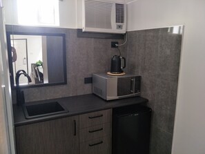 Habitación Deluxe, 1 habitación, para no fumadores, vista a la alberca | Sábanas de algodón egipcio y ropa de cama de alta calidad 