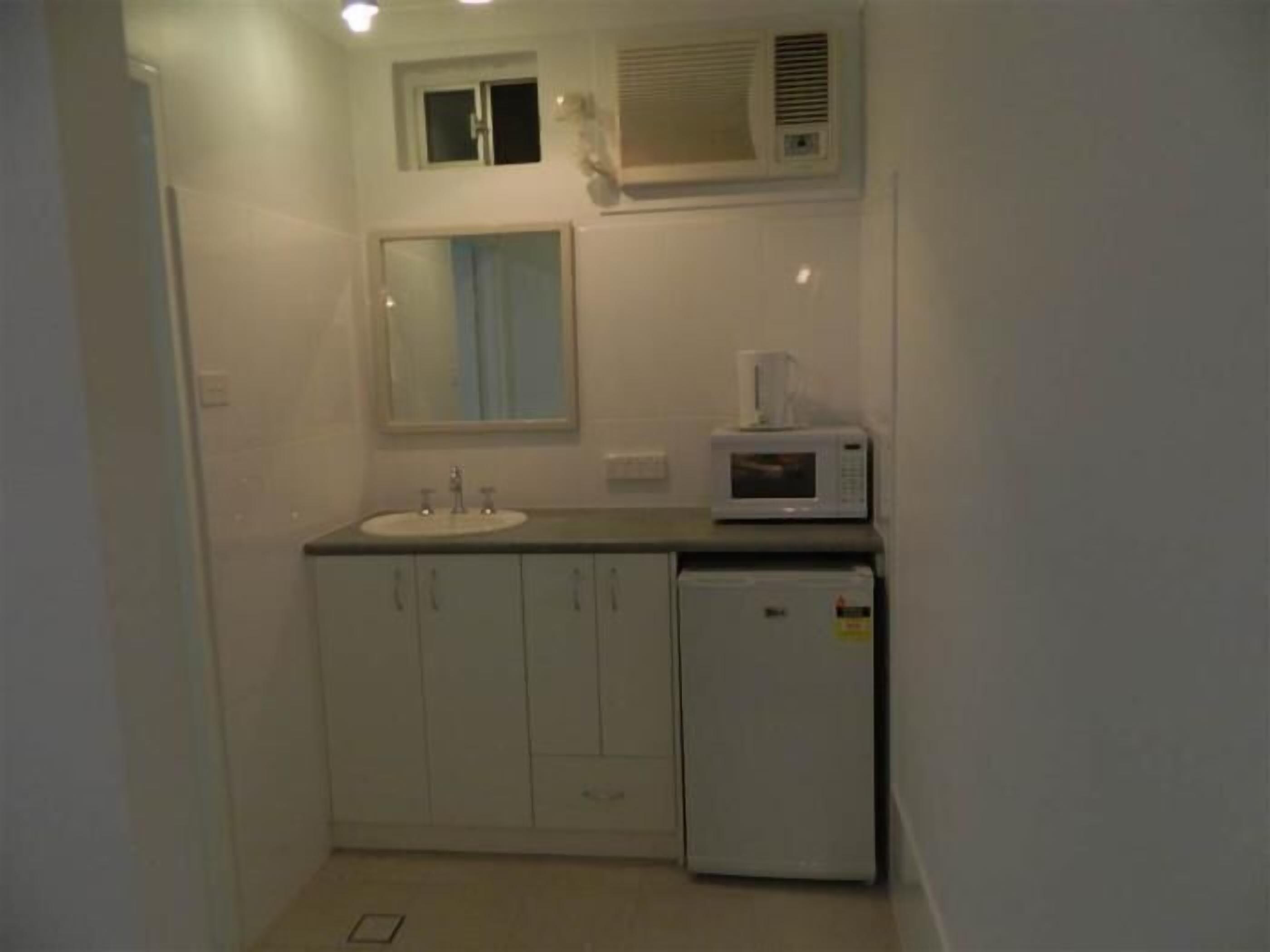 Quarto duplo standard, cozinha americana | Cozinha americana privada | Geladeira, micro-ondas, cafeteira/chaleira, chaleira elétrica