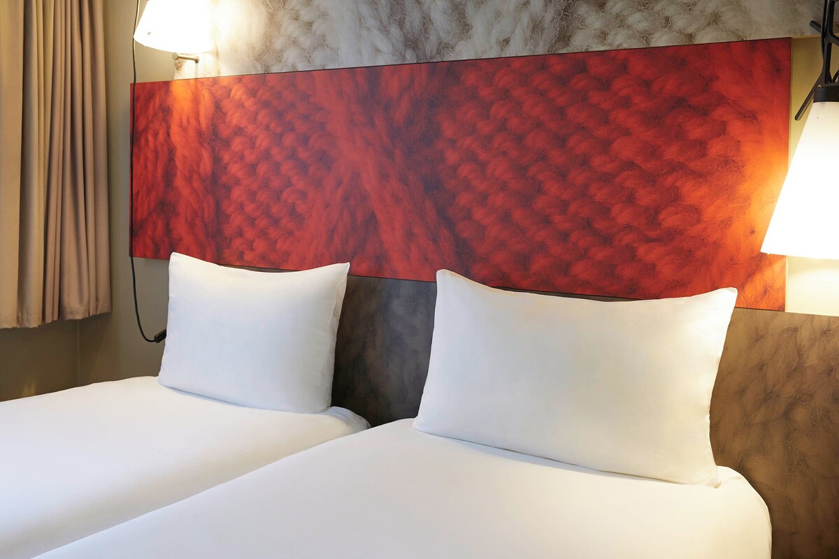 Standard Room, 2 Single Beds | Premium bedding, desk, laptop workspace, blackout curtains