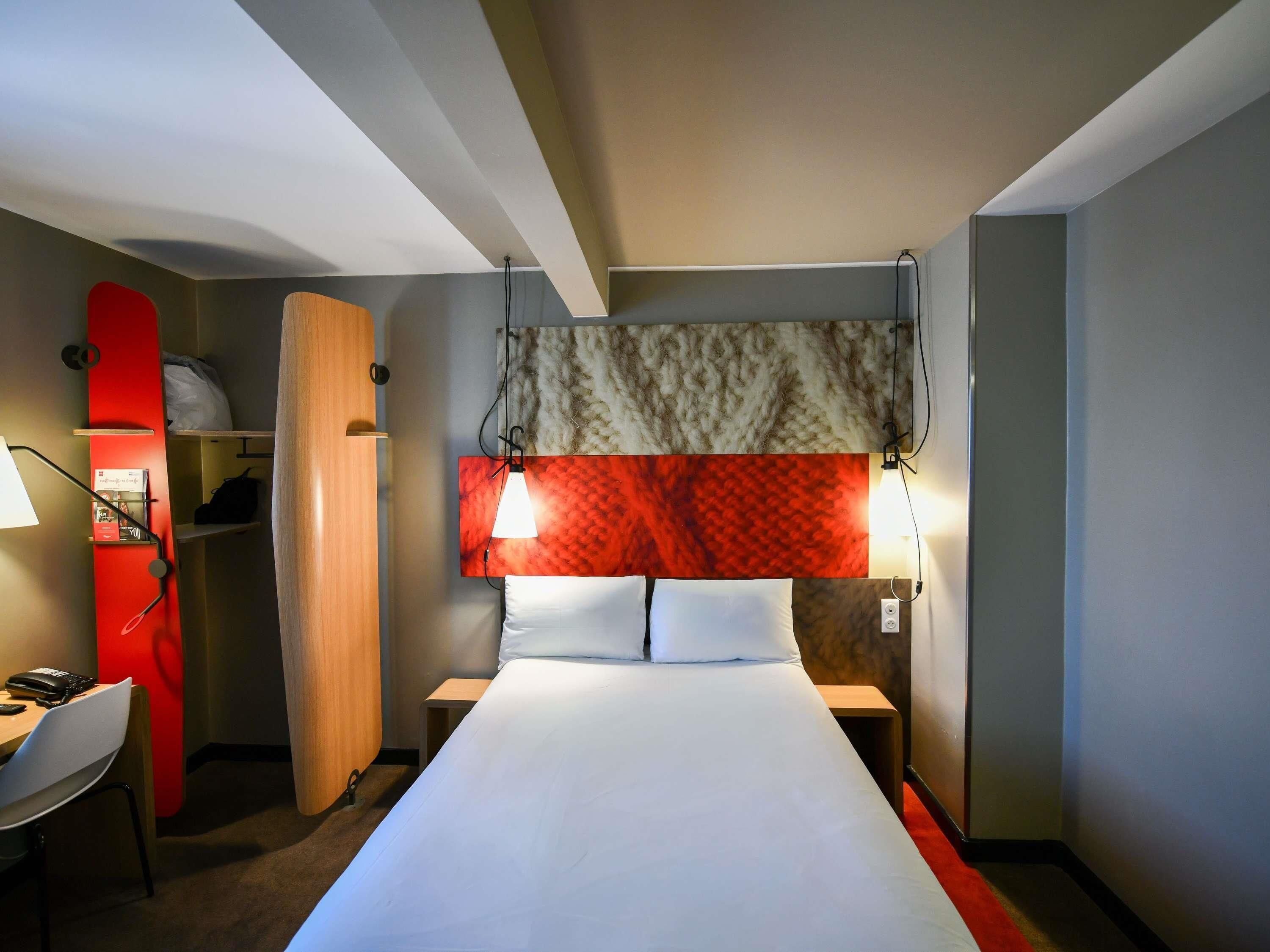 Kamar Double Standar, 1 Tempat Tidur Double | Seprai premium, meja kerja, tirai kedap cahaya, dan kedap suara