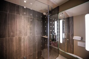 Douche, articles de toilette écologiques, sèche-cheveux