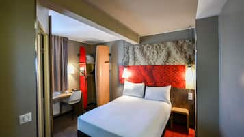 Dobbeltrom – standard, 1 dobbeltseng | Sengetøy av topp kvalitet, skrivebord, blendingsgardiner og lydisolert