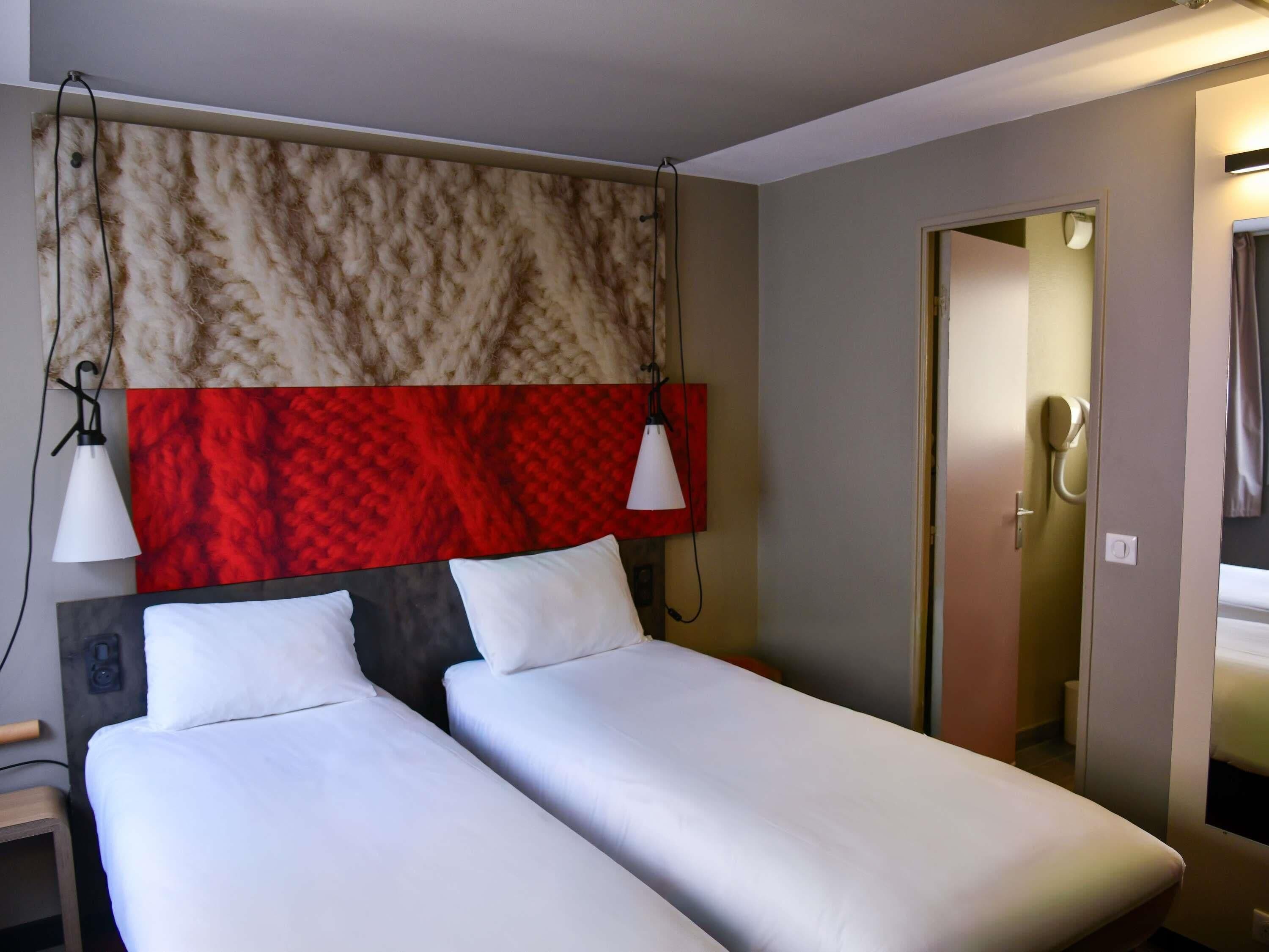 Standard Room, 2 Twin Beds | Premium bedding, desk, blackout drapes, soundproofing