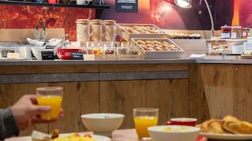Bữa sáng buffet hàng ngày (13.9 EUR/mỗi người)