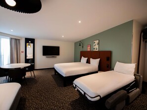 Literie de qualité supérieure, bureau, rideaux occultants