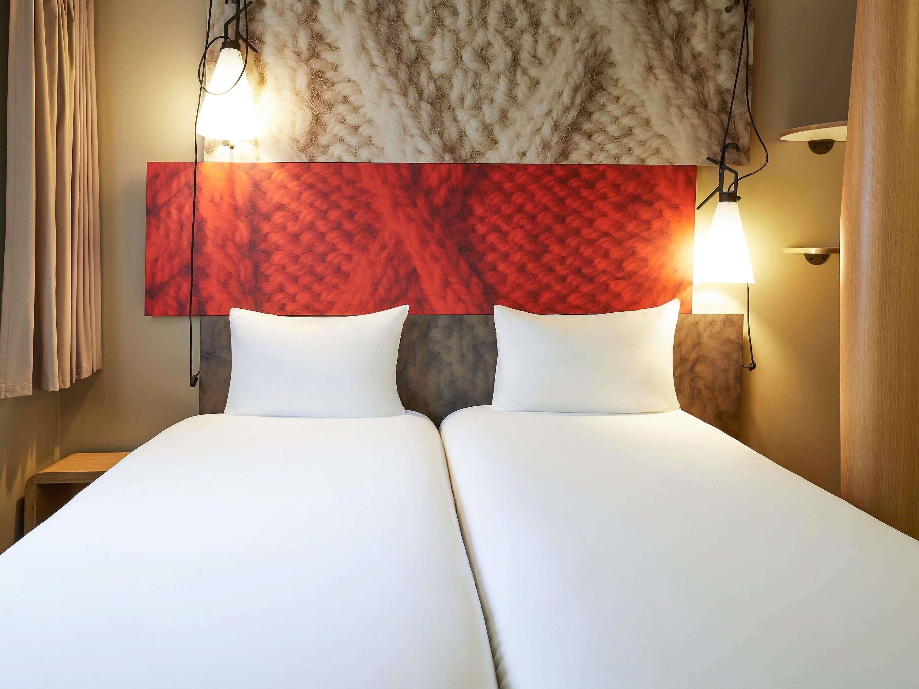 Kamar Standar, 2 Tempat Tidur Twin | Seprai premium, meja kerja, tirai kedap cahaya, dan kedap suara