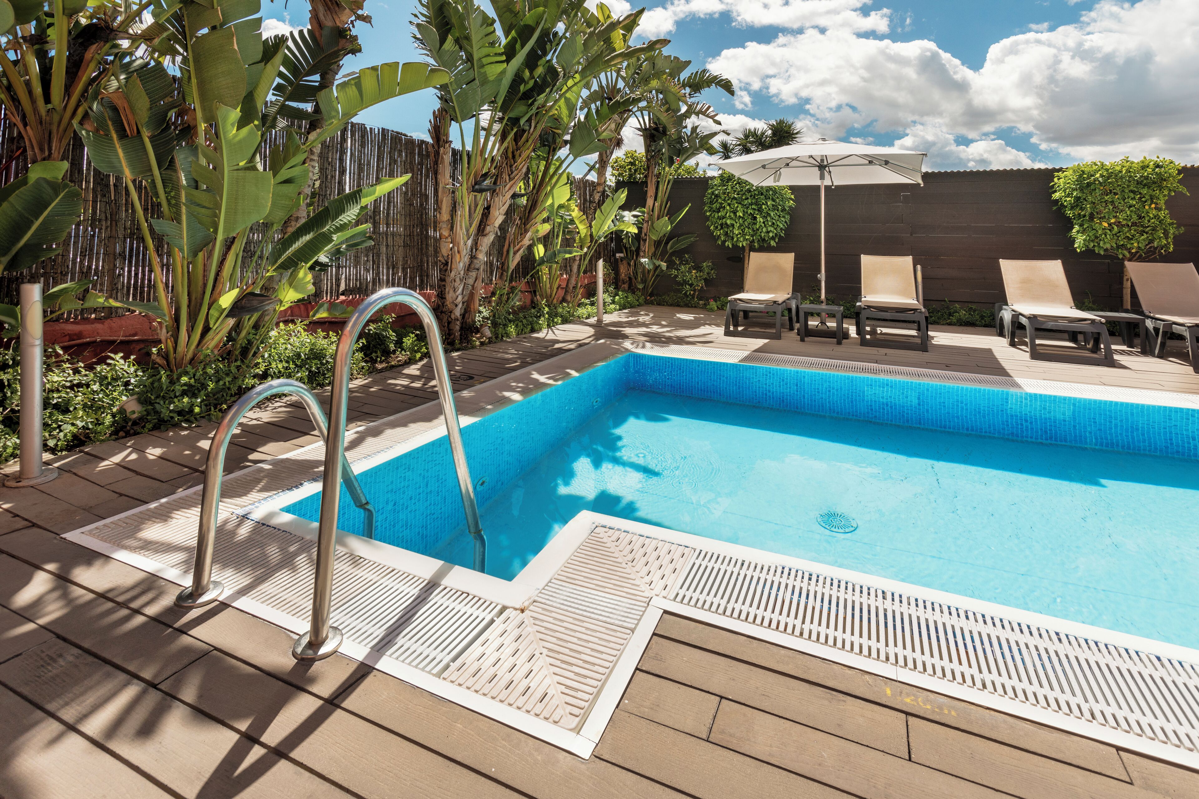 outdoor pool, pool loungers