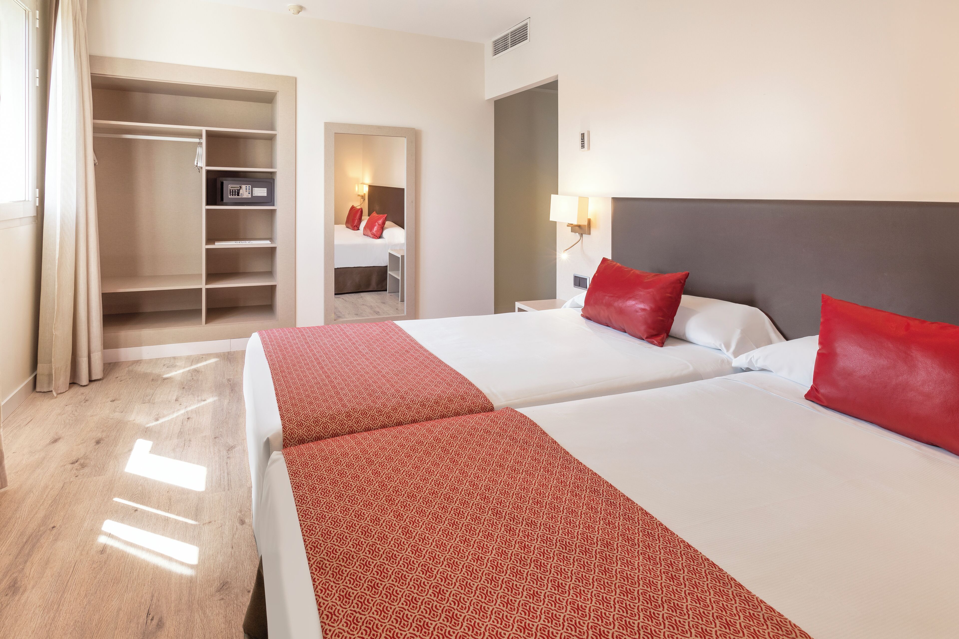 1 bedroom, minibar, in-room safe, desk