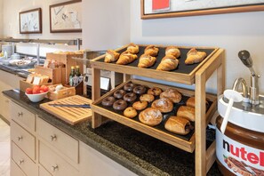 Daily buffet breakfast for a fee - Catalonia Híspalis (Seville)