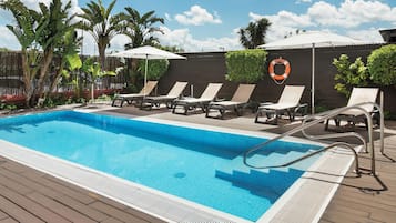 Outdoor pool, sun loungers