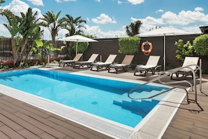 Outdoor pool, pool loungers