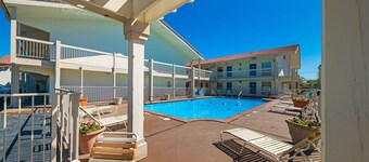 Motel 6 Dallas, TX - Farmers Branch