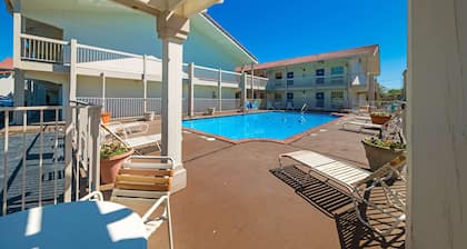 Motel 6 Dallas, TX - Farmers Branch