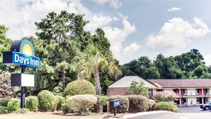 Unclassified image, 2 of 15, button - Americas Best Value Inn Aiken (Aiken)