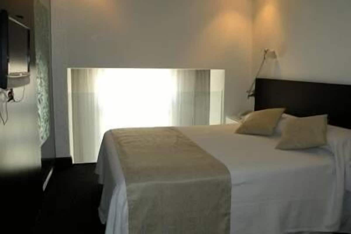 Superior Room | Minibar, in-room safe, desk, soundproofing