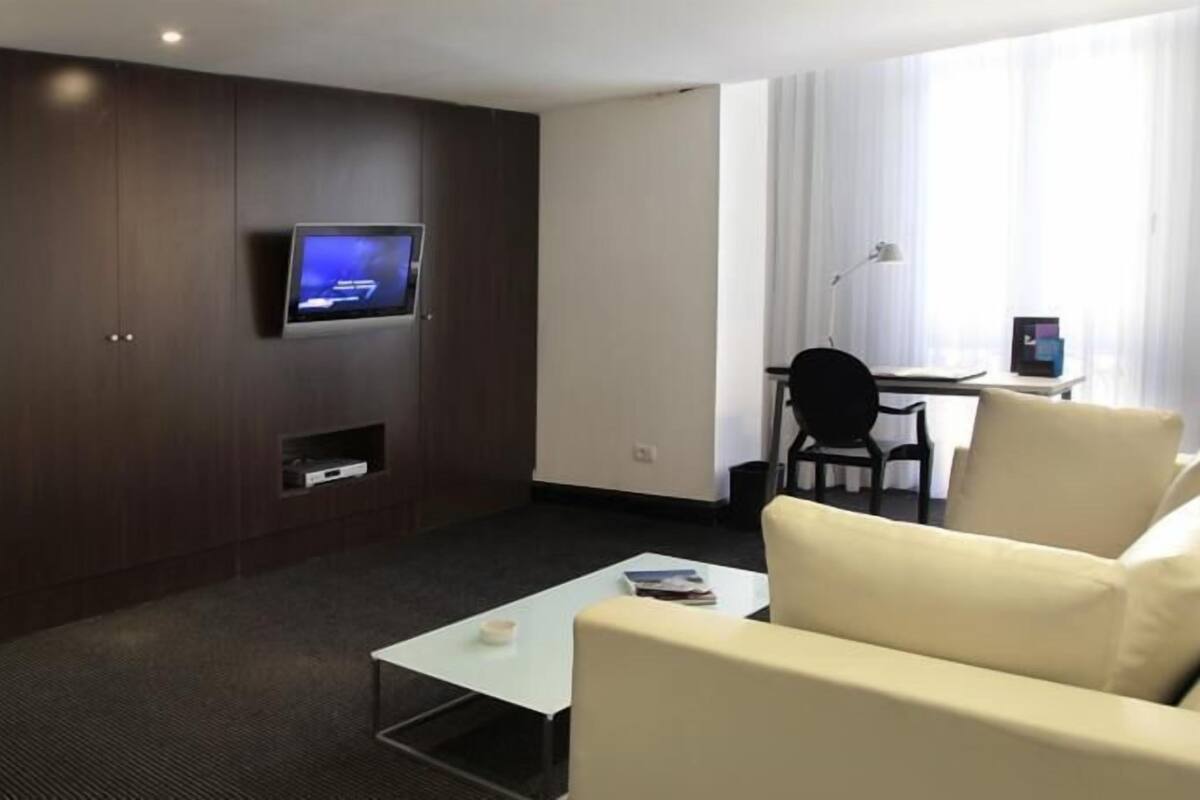 Concept Suite | Minibar, in-room safe, desk, soundproofing