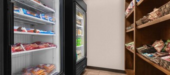 La Quinta Inn & Suites by Wyndham Midwest City - Tinker AFB