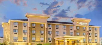 La Quinta Inn & Suites by Wyndham Midwest City - Tinker AFB