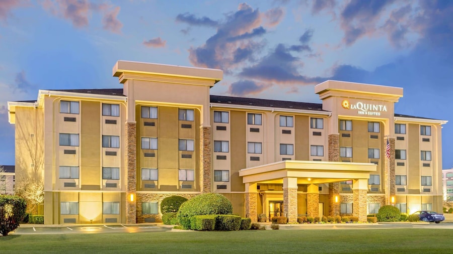La Quinta Inn & Suites by Wyndham Midwest City - Tinker AFB
