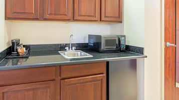 1 bedroom, premium bedding, desk, laptop workspace