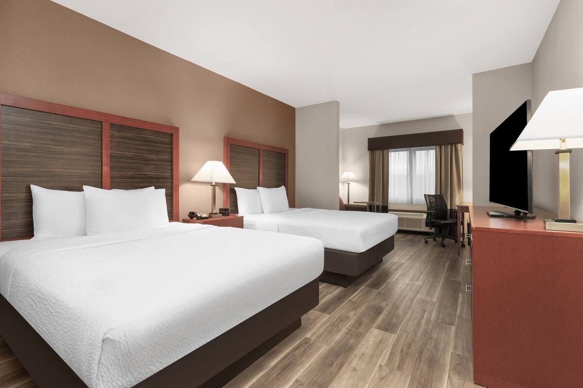 Deluxe suite, 2 queensize bedden, niet-roken | 1 slaapkamer, luxe beddengoed, een bureau, een laptopwerkplek