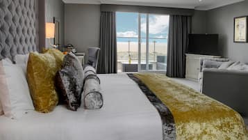 Phòng Suite, 2 phòng ngủ, không hút thuốc, ban công | Bộ đồ giường kháng dị ứng, bàn, bàn ủi/dụng cụ ủi quần áo