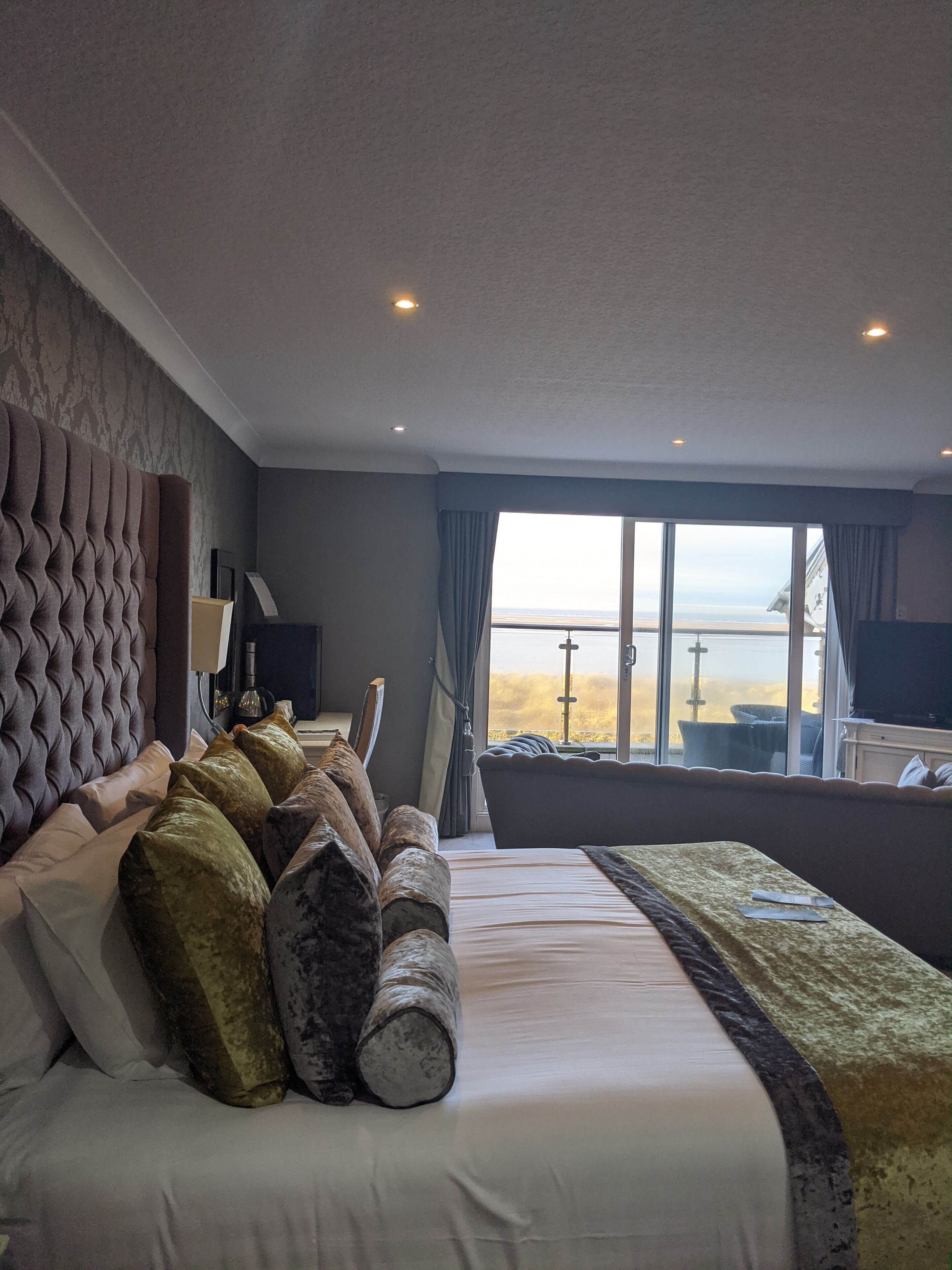 suite, 2 bedrooms, non smoking, balcony | hypo-allergenic bedding, desk, iron/ironing board, free cots/infant beds