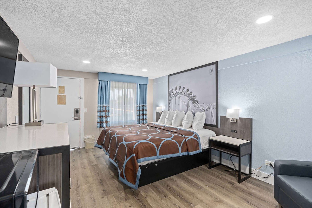 1 chambre, minibar, coffres-forts dans les chambres, bureau