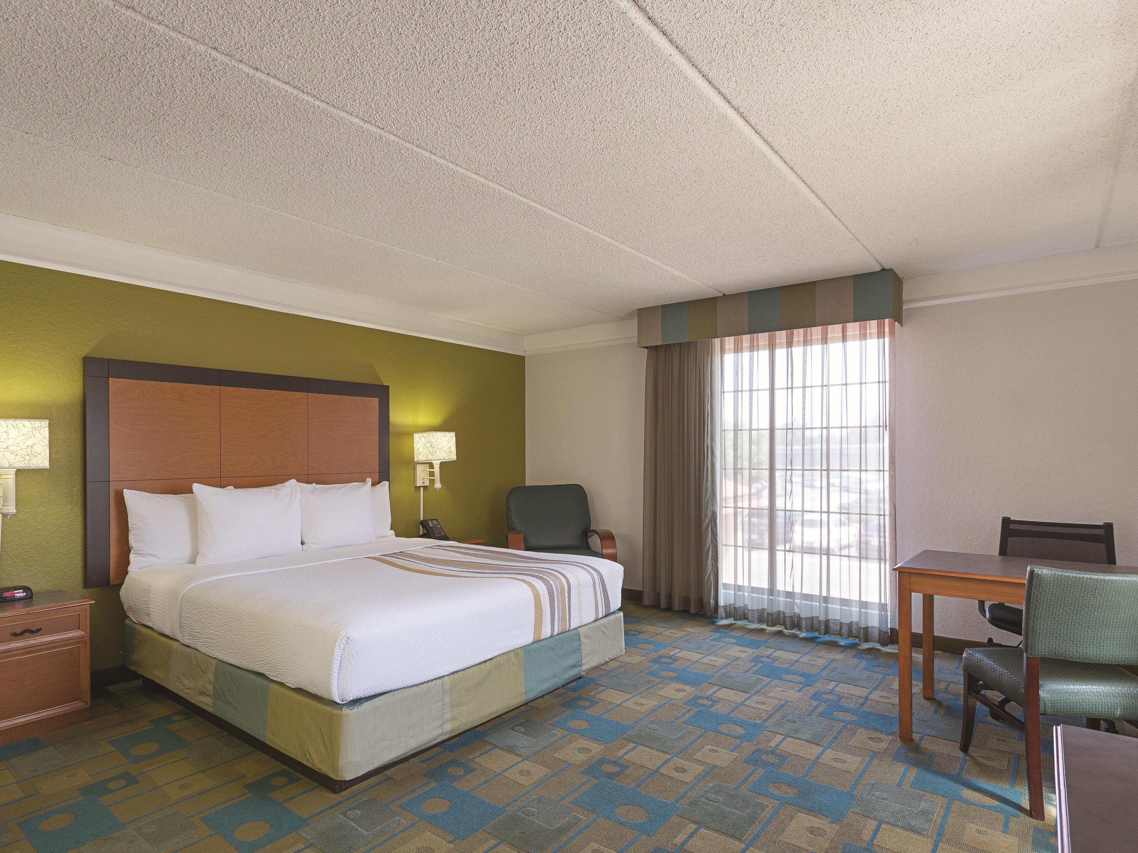 Deluxe Room, 1 King Bed, Non Smoking | Premium bedding, desk, iron/ironing board, free cots/infant beds