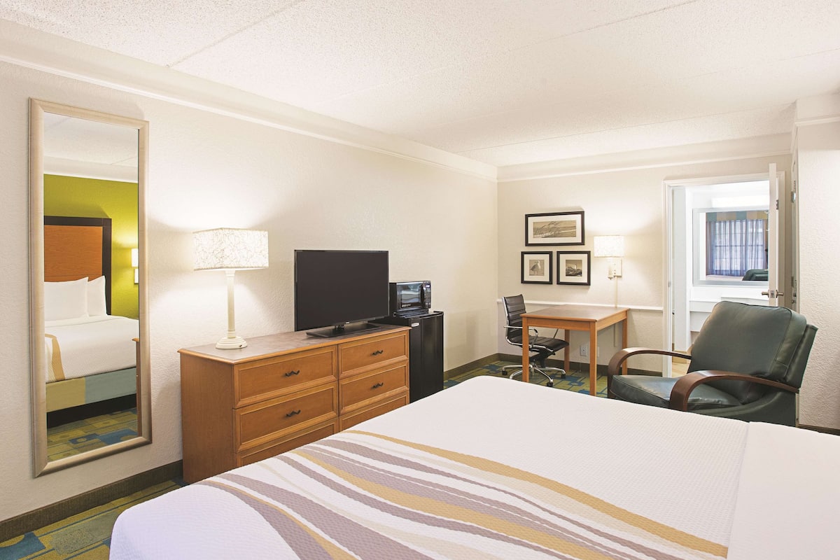 Standard Room, 1 King Bed, Non Smoking