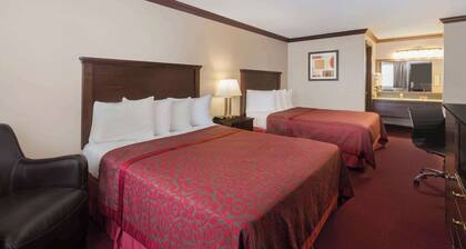 Days Inn by Wyndham Auburn