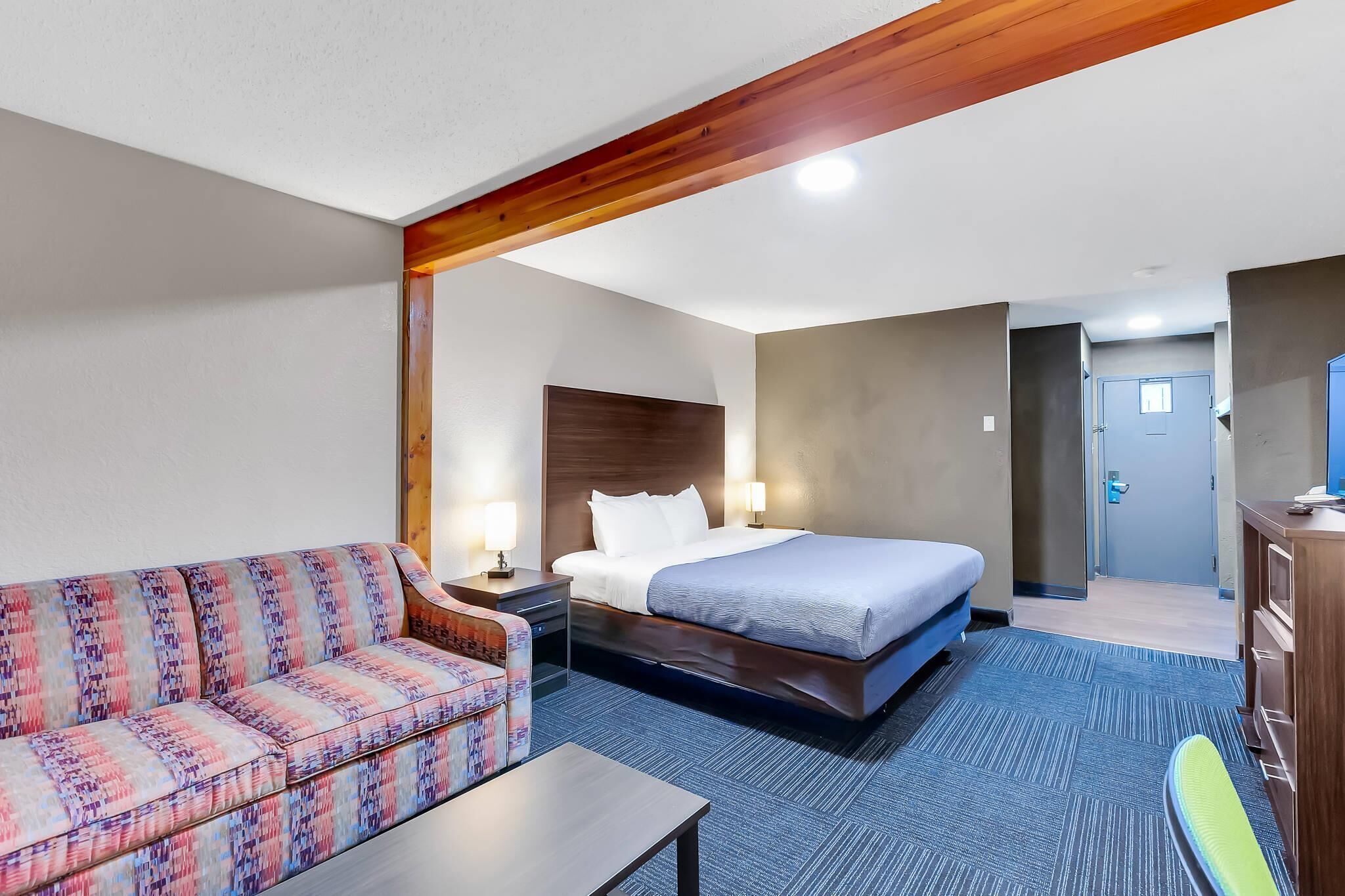 Sängtillbehör av högsta kvalitet, strykjärn/strykbräda och extrasängar