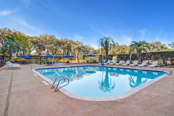 Outdoor pool, open 8:00 AM to 8:00 PM, sun loungers