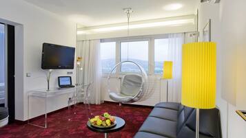 Junior suite | Woonruimte | Flatscreentelevisie